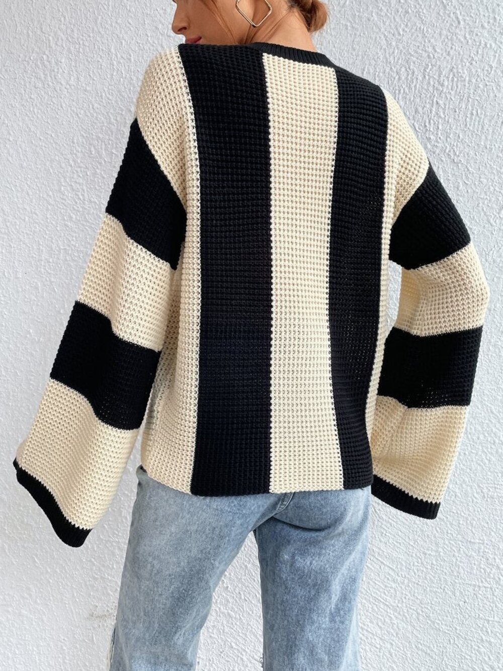 Black And White Casual Women's Two Tone Drop Shoulder Sweater - Picture 2 of 7